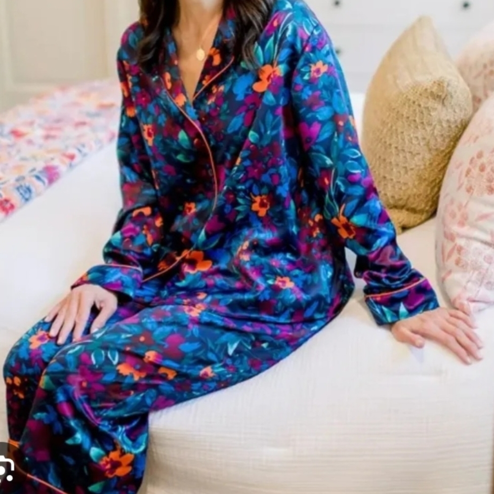 The Pioneer Woman Vibrant Floral Satin Pajama Set